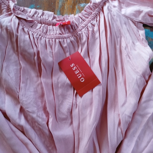 NWT! Guess off the shoulders wide flowy sleeve tie front crop top - Picture 6 of 6